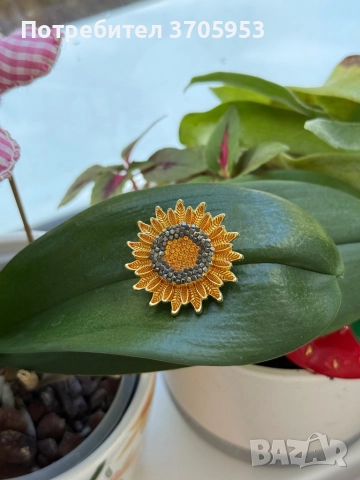 Различни видове брошки, снимка 8 - Колиета, медальони, синджири - 52172914