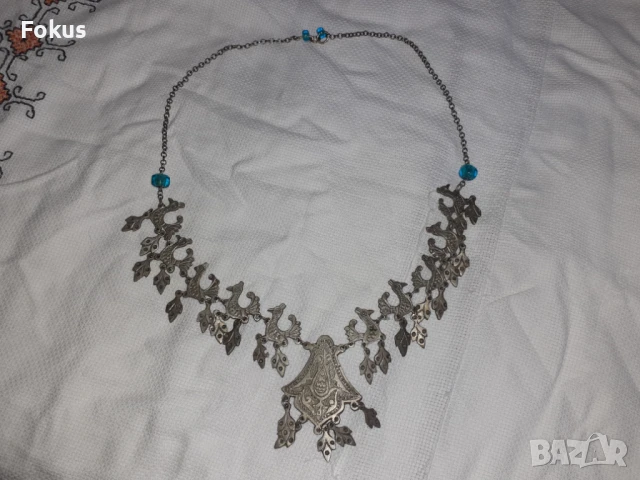 Възрожденски накит с пиленца за носия трепка кучка