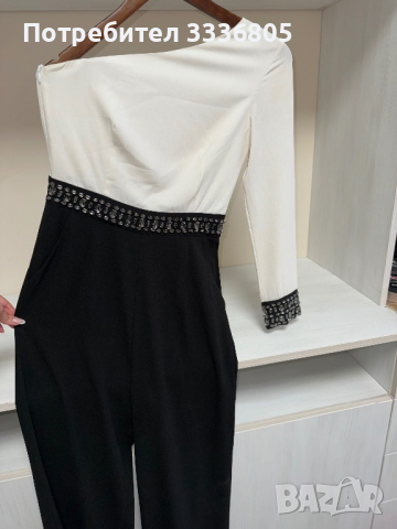 Гащеризон с едно рамо и камъни