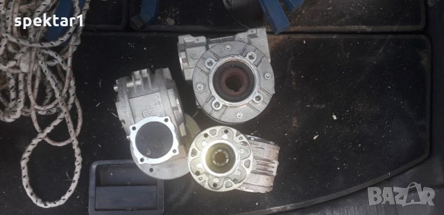 ЧЕРВЯЧНИ РЕДУКТОРИ СРЕДЕН РАЗМЕР РЕДУКЦИЯ 1:15