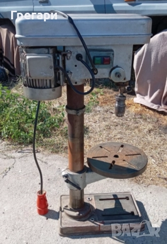 Продавам настолна професионална трифазна голяма бормашина. 