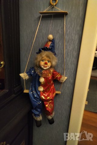 	Колекционерска порцеланова кукла клоун на люлка