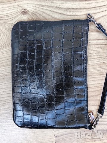 Дамска чанта  MANGO oригинал, черен цвят, крокодилска екокожа, много запазена, снимка 3 - Чанти - 11070228