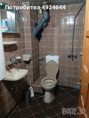 Отдавам таванска стая в гр.Монтана 33кв. Асансъор.6 етаж баня тоалетна кухненски бокс.климатик.