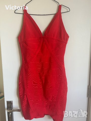 червена бандажна рокля