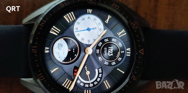 часовник HUAWEI,напълно работещ,със зарядно