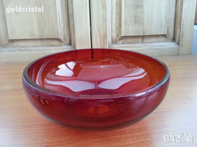 Стъклена червена купа фруктиера 