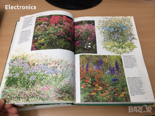 Цветна Енциклопедия - Colour Round the Year (Successful Gardening), снимка 3 - Енциклопедии, справочници - 30873246