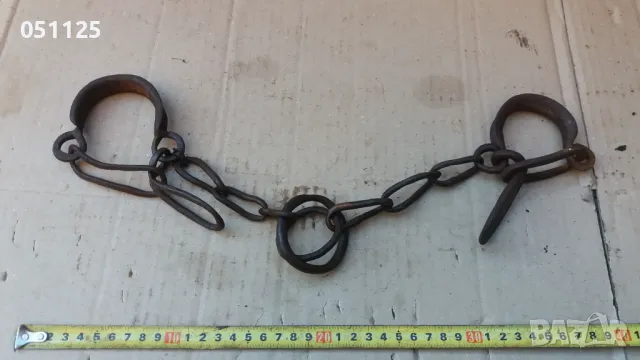 масивни ковани възрожденски окови, белезници, пранги 