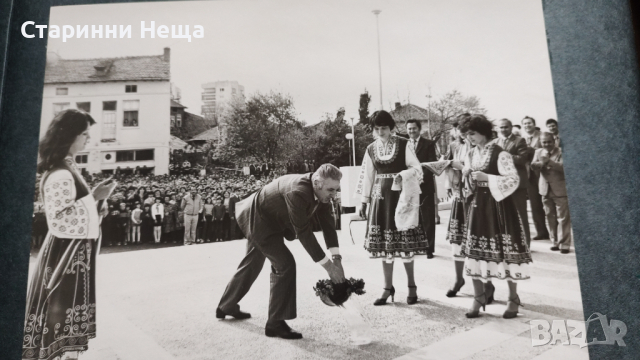 Луксозен албум стари снимки другаря министър Георги Караманев  универсален магазин Петрич ГУМ , снимка 9 - Колекции - 44802388