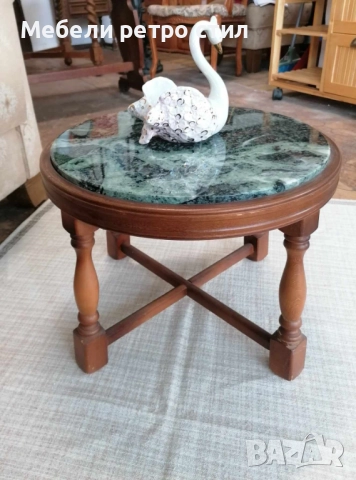 Винтидж масичка за кафе с чудесен зелен мраморен плот и резбовани крака. , снимка 4 - Маси - 51844361