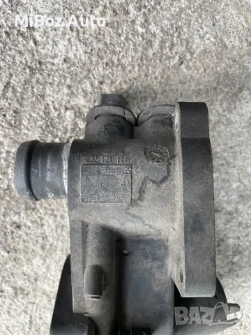 Корпус на термостат Фолксваген Голф 5 VW Golf, снимка 3 - Части - 50049623