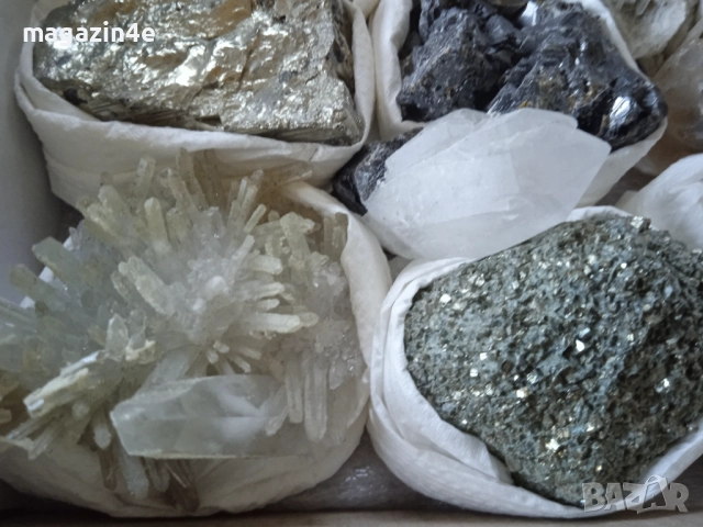 Sale, Кутия с минерали от България,естествени кристали и камъни, за колекционери геолози любители, , снимка 2 - Колекции - 51854687