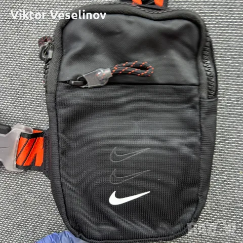 Оригинална Nike Малка Чантичка Черна През Рамо, снимка 2 - Чанти - 56184834