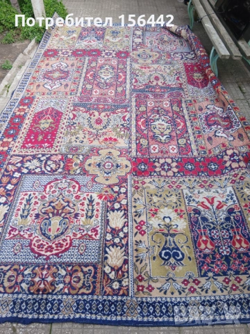 Красив персииски килим с богат и разнообразен орнамент., снимка 5 - Килими - 52076486