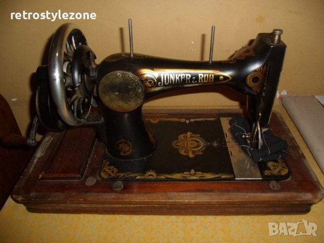 № 006 стара шевна машина - JUNKER & RUH - БРИТАНИЯ  - с дървена кутия   - с ключе  - работеща   - от