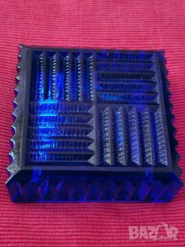 Комплект пепелник и ваза от цветно стъкло, синьо. , снимка 3 - Други стоки за дома - 51227139