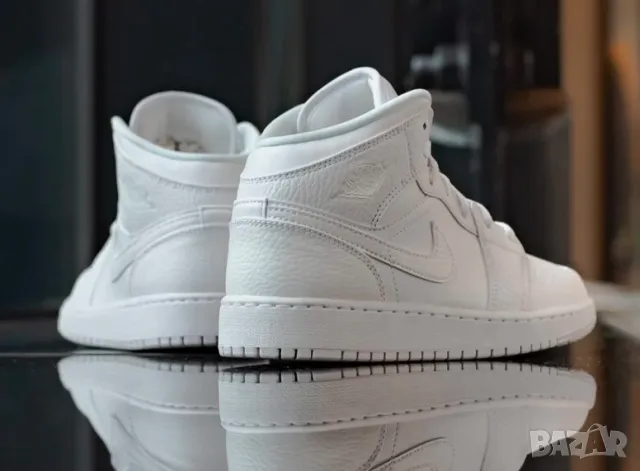 Air Jordan 1 Mid – Triple White  номер 36-36,5 оригинални маратонки , снимка 6 - Маратонки - 48870526