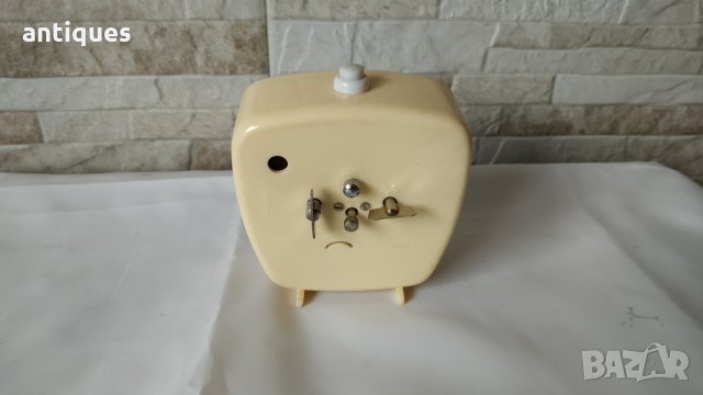 Стар часовник / будилник -Victoria 4 Rubine -Made in Romania - 1970г., снимка 5 - Антикварни и старинни предмети - 34454229