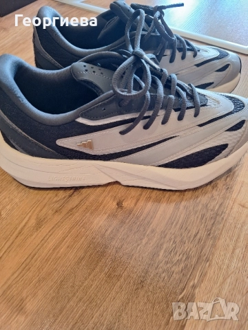 Продавам Маратонки Адидас 