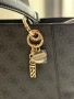 Дамска чанта на Guess, снимка 8