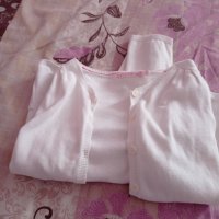 Бяла жилетка за 12 години , снимка 1 - Детски пуловери и жилетки - 38113594