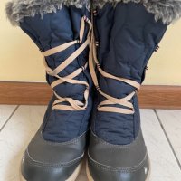 Ботуши Декатлон, Дамски непромукаеми, за преходи в сняг- изключително запазени, носени много малко в, снимка 1 - Дамски ботуши - 35375973