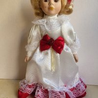 Красива порцеланова кукличка , снимка 1 - Колекции - 42068881