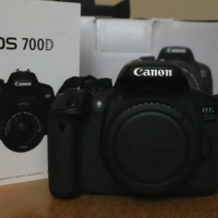 Фотоапарат Canon EOS 700D, снимка 3 - Фотоапарати - 44555074