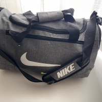 Спортен сак Nike, снимка 1 - Сакове - 42574792