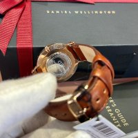 Daniel Wellington Дамски часовник с кожена каишка, снимка 3 - Дамски - 42713238