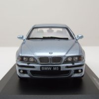 BMW M5 E39 2003 - мащаб 1:43 на Solido моделът е нов в PVC дисплей-кейс, снимка 5 - Колекции - 42718667