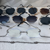 Valentino дамски прозрачни слънчеви очила Осмоъгълник с верижка синджир, снимка 13 - Слънчеви и диоптрични очила - 44623336