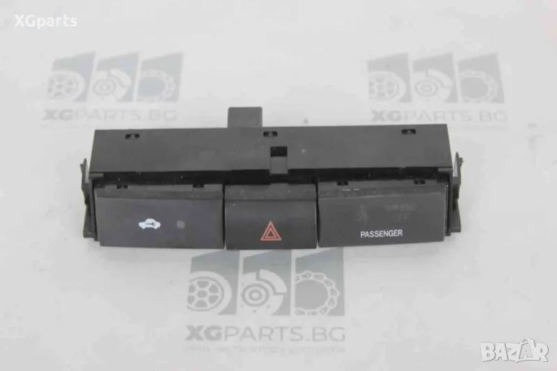  Бутон аварийни светлини за Toyota Corolla Verso (2003-2007), снимка 1