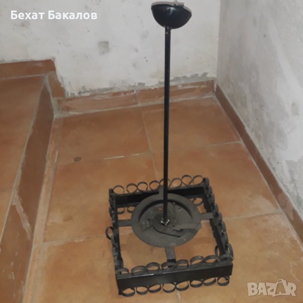 Продавам полилей от ковано желязо , черен на цвят, снимка 1
