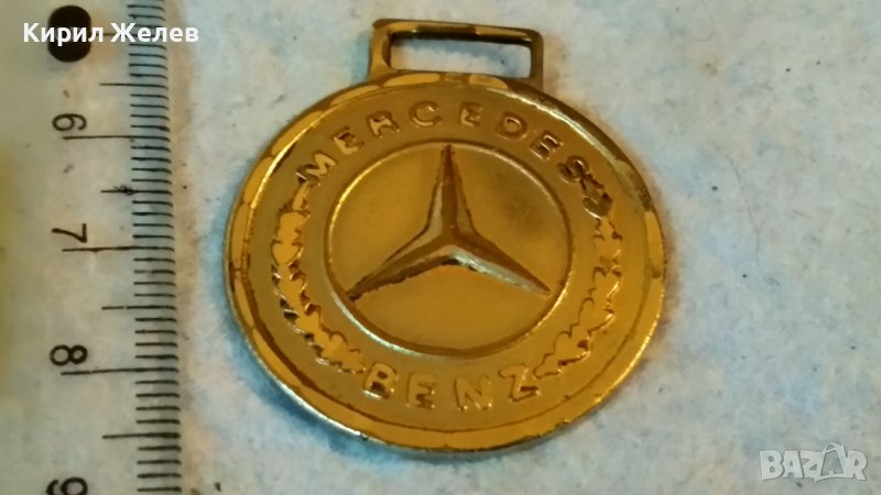 MERCEDES BENZ Стара МАРКОВА МЕТАЛНА ПОЗЛАТЕНА АВТОМОБИЛНА ЕМБЛЕМА ВИСУЛКА за КЛЮЧОДЪРЖАТЕЛ 32609, снимка 1
