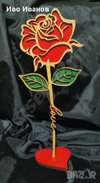Червена роза с надпис Lоve, снимка 1