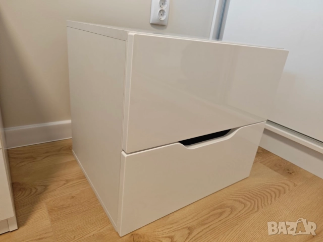 Комплект стилни бели нощни шкафчета, снимка 3 - Шкафове - 52670074
