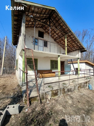 Вилно място с две сгради