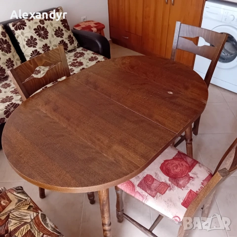 Продавам разтегателна кухненска маса и столове, снимка 2 - Маси - 53268460