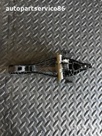 Външна дръжка за задна дясна врата сива за Volvo V50 (2004-2010) 30663866, снимка 2 - Части - 54029486