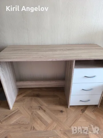 Продавам ученическо бюро