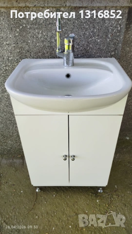 Мивка за баня с пвц шкаф, смесител с   маркучи в комплект със сифон.