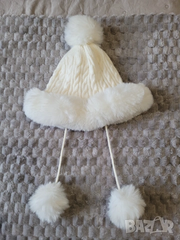Дамска зимна шапка 