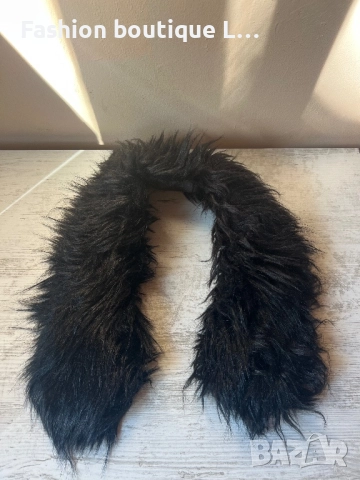 Черна пухена яка за качулка с дълъг косъм и копченца 🖤