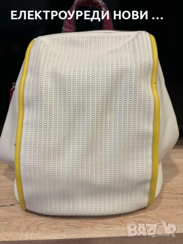 Дамска раничка, снимка 2 - Раници - 51143918