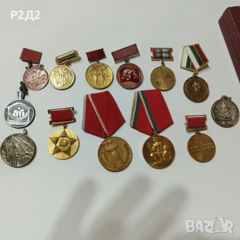 стари ордени и кутия плакети , снимка 2 - Антикварни и старинни предмети - 53305554