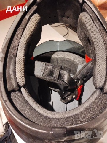 Мото каска черен мат размерXL61, с вградени слънчеви очила освен предпазна слюда.Делта спорт, снимка 9 - Аксесоари и консумативи - 53238719