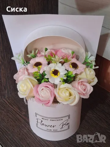 Тематични букети със сапунени цветя от пластичен сапун за абитуриенти или абсолвенти, снимка 5 - Подаръци за жени - 49709132