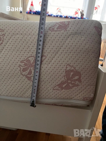 IKEA легла с рамки и матраци и бюра със столове, снимка 3 - Мебели за детската стая - 53142771